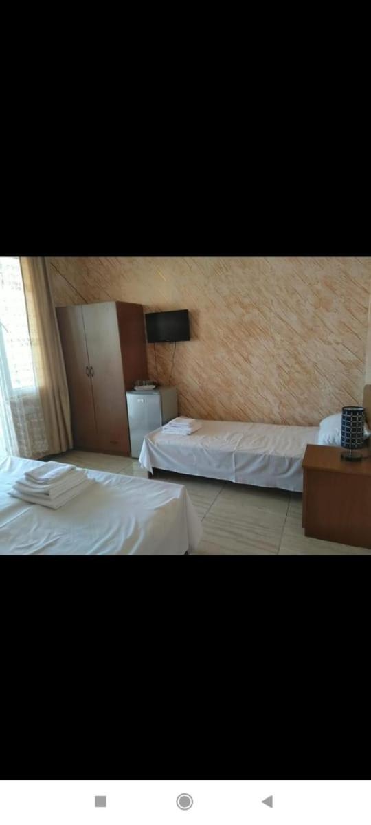 Geno Guest House Kvariati Chambre photo